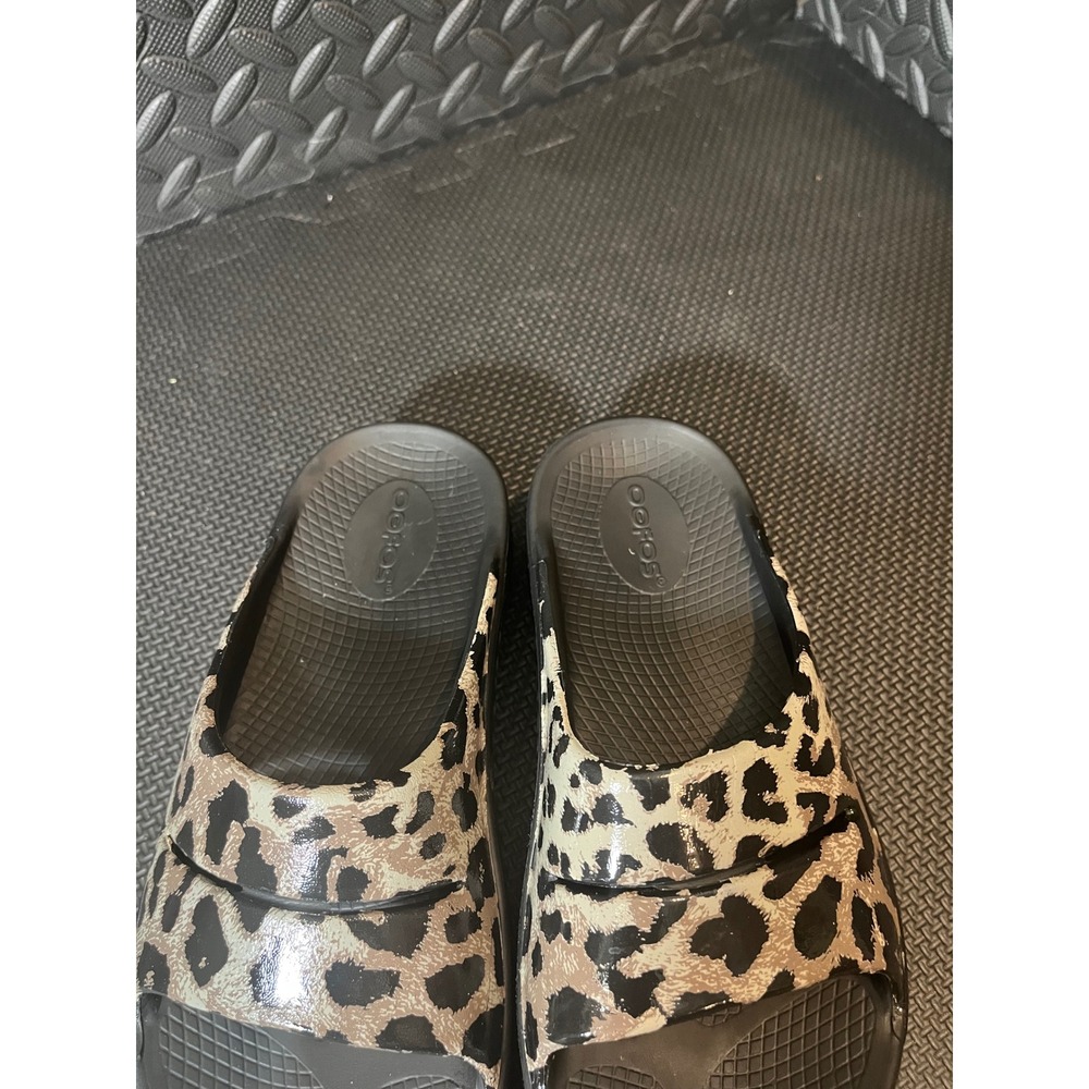 OOFOS OOahh Sport Slide Sandals Womens 6 Mens 4 Leopard Animal Print Black - Picture 3 of 7